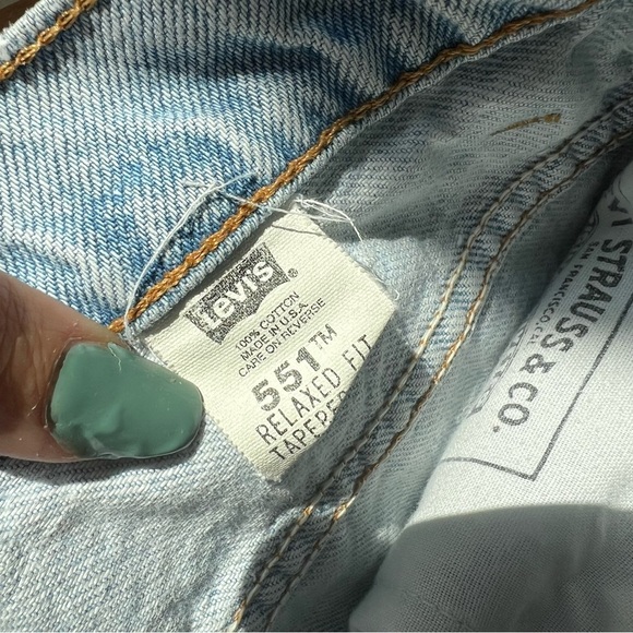 Vintage Levi's 551 Relaxed Fit Tapered Leg Light Wash Jean - Picture 8 of 11